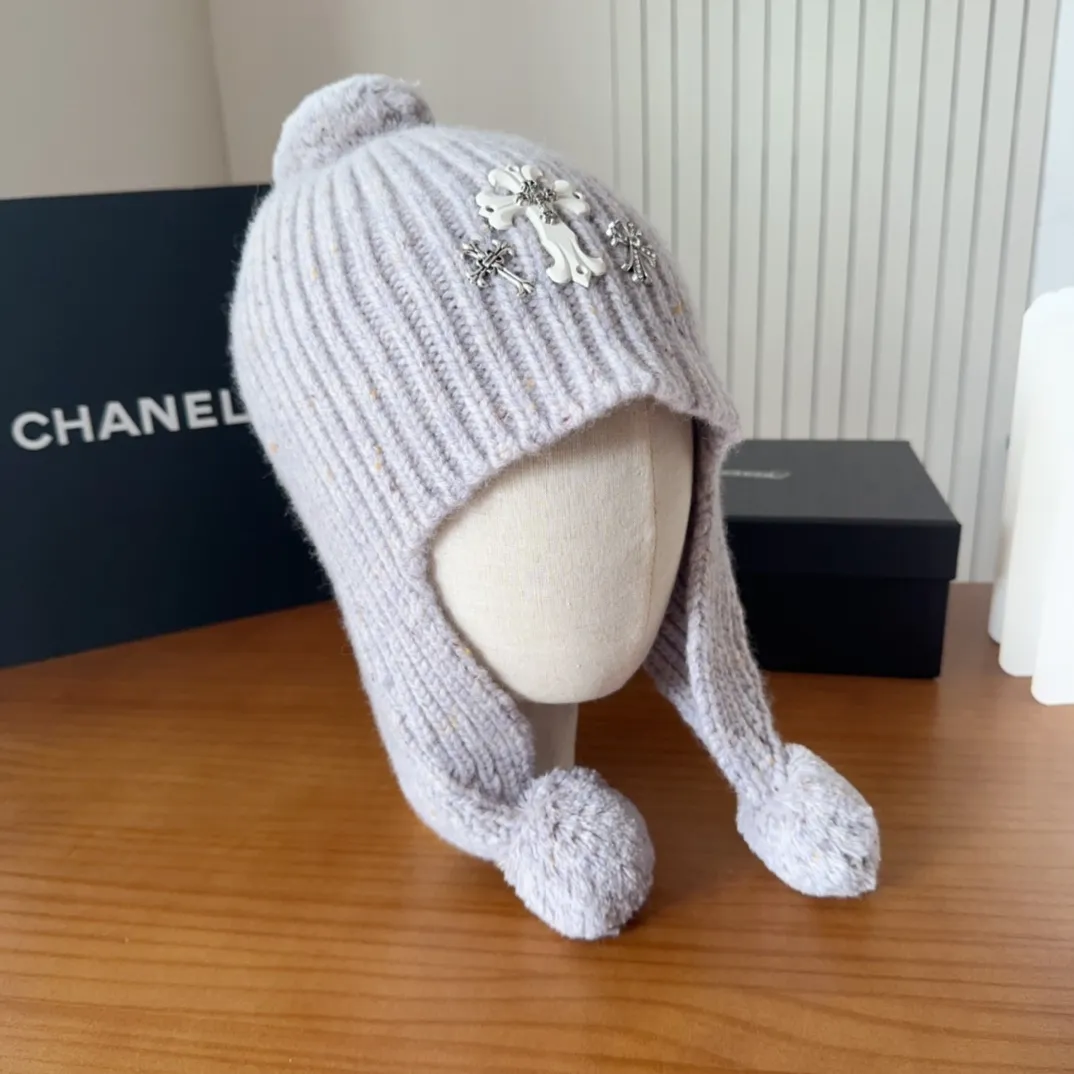 💰110 Crow Heart Autumn and Winter Wool Knitted Beanie This must be a favorite of minimalism. It is clean, neat, fashionable and versatile, and will definitely not be picky about your face shape! A fashionable classic that lasts forever! Fashionable black and white can be purchased together!